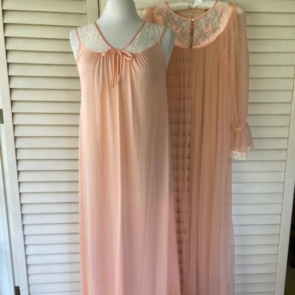 1970's Peach Nylon and Chiffon Peignoir Set
